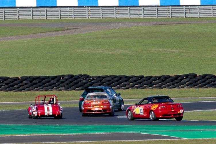 Turn 4 Action - some good close racing at the rear of the field. (Photo Kaye Trathen)
